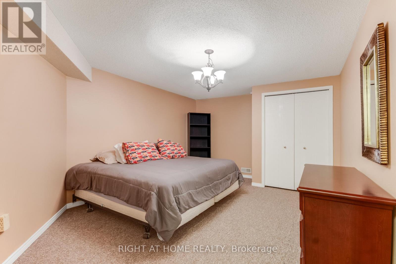 34 - 861 Shelborne Street Property Photo 26