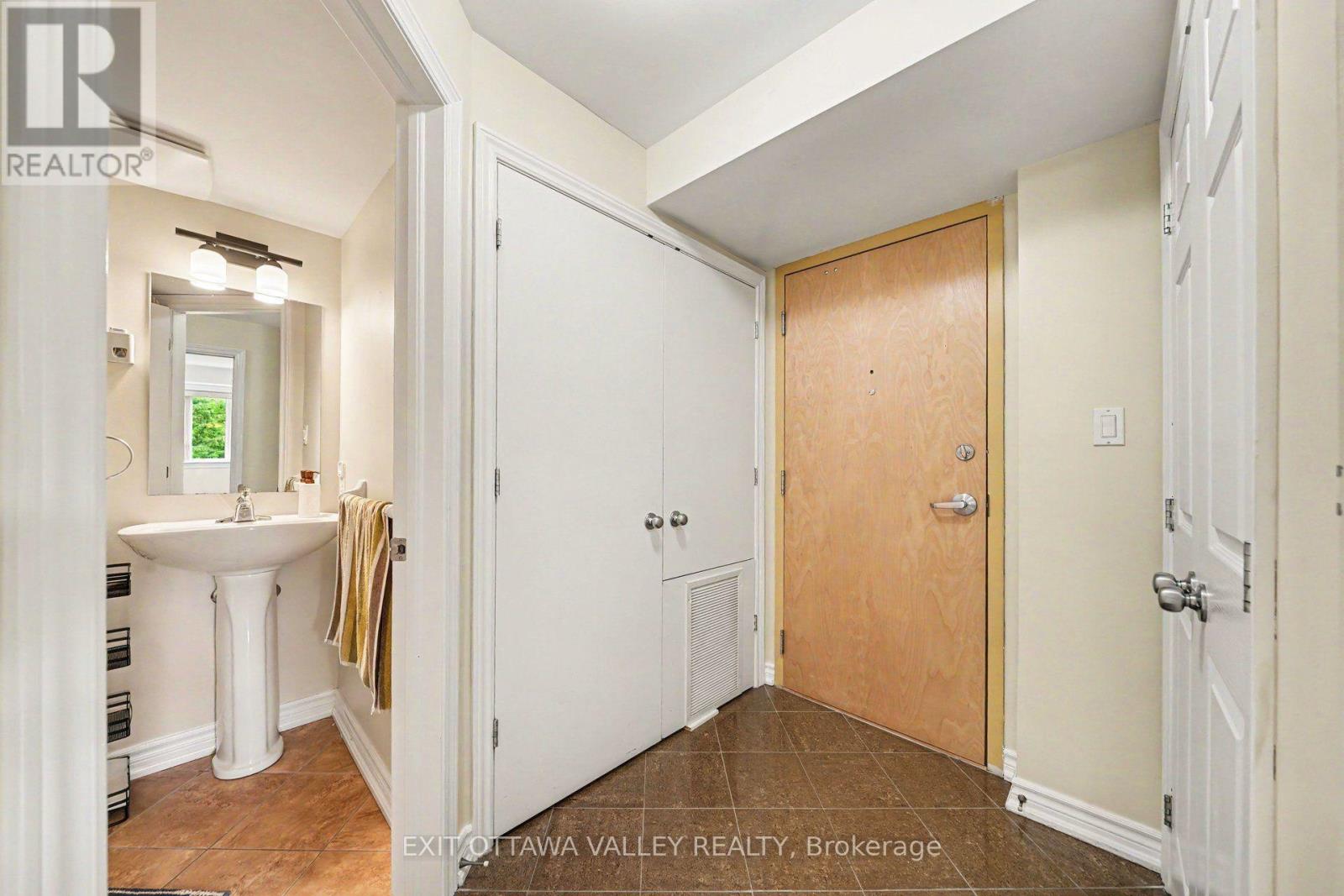 208 - 14 Norice Street Property Photo 5