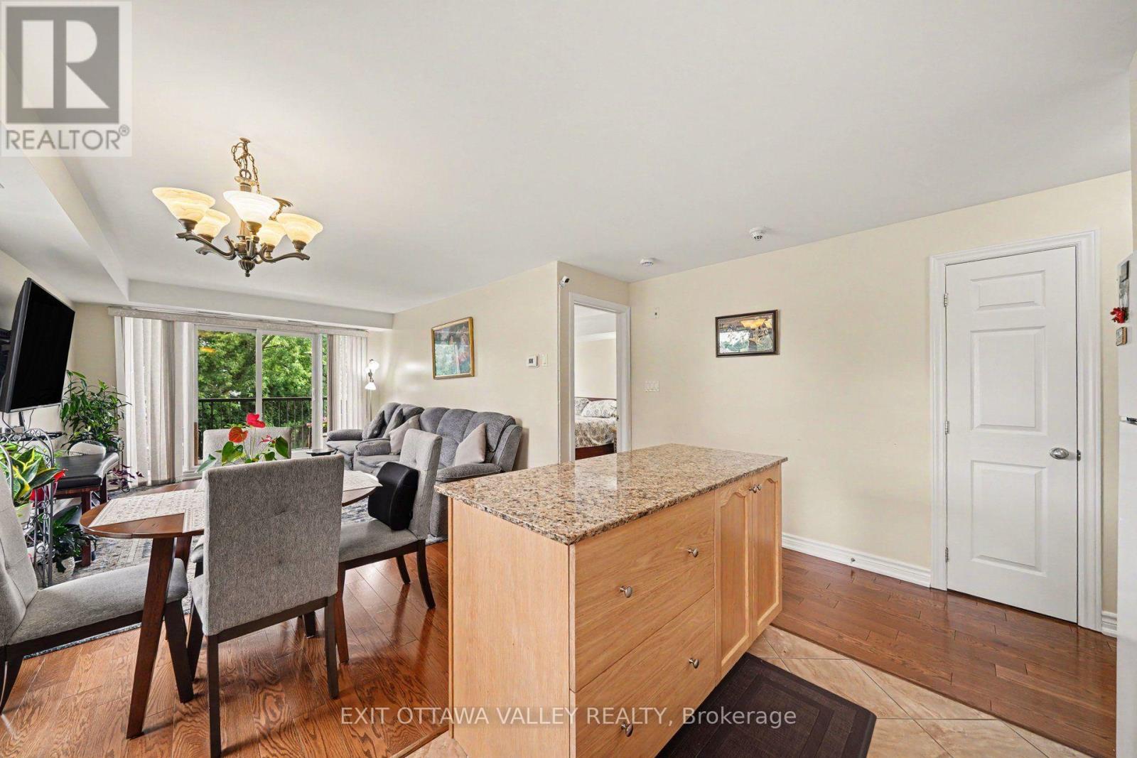 208 - 14 Norice Street Property Photo 12