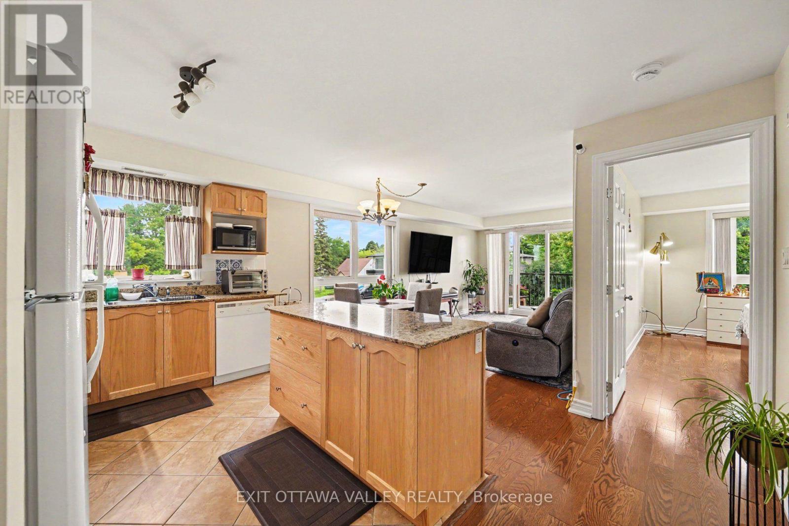 208 - 14 Norice Street Property Photo 14