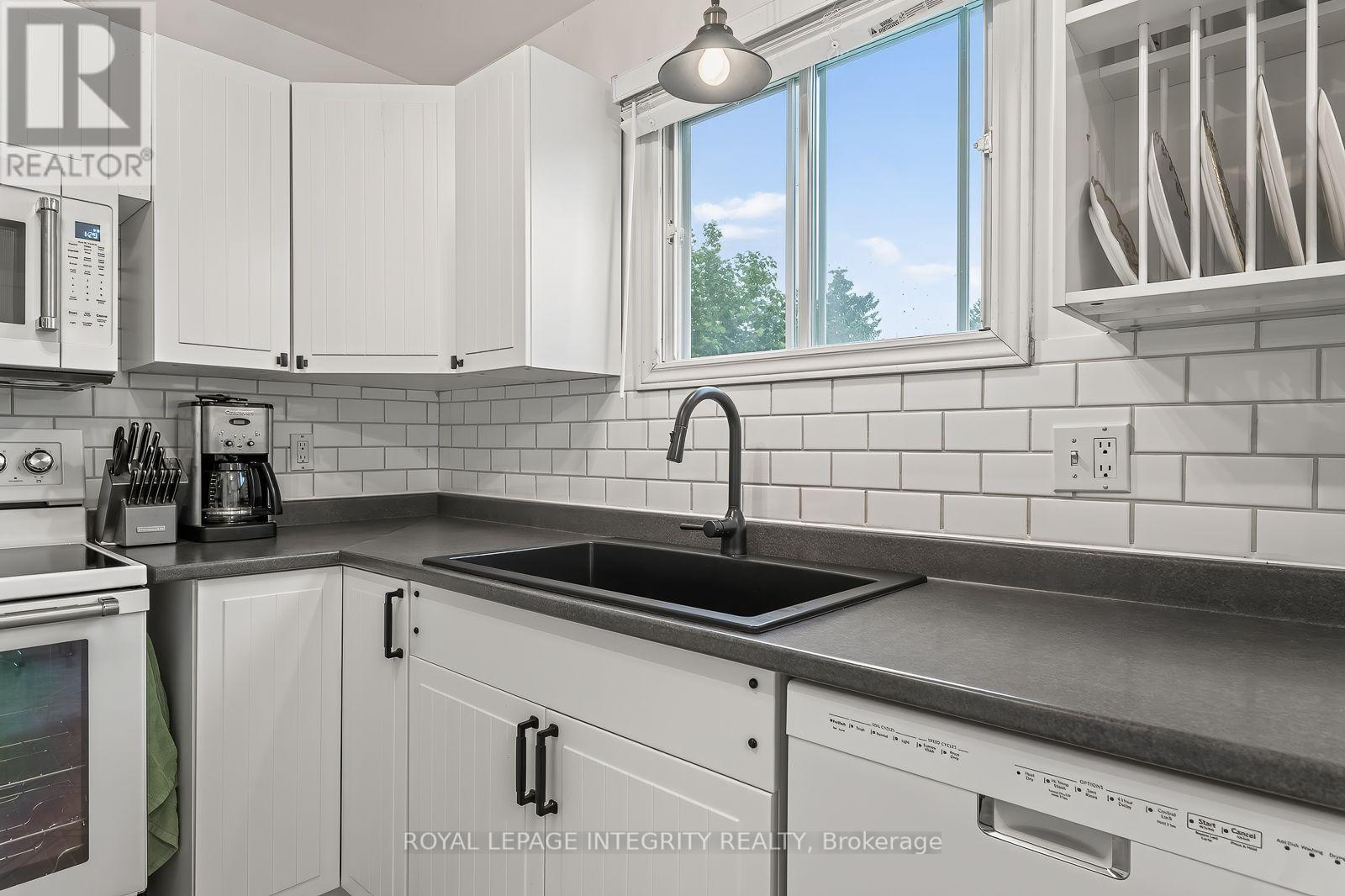 30 Sumner Street Property Photo 21