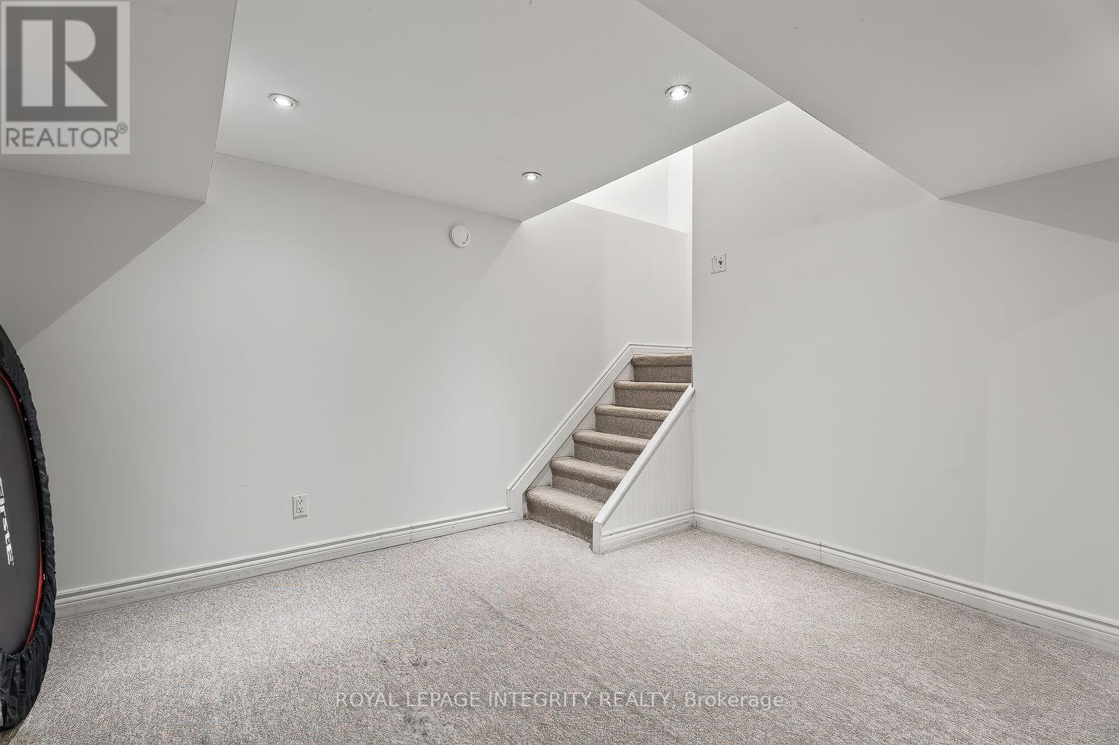30 Sumner Street Property Photo 35