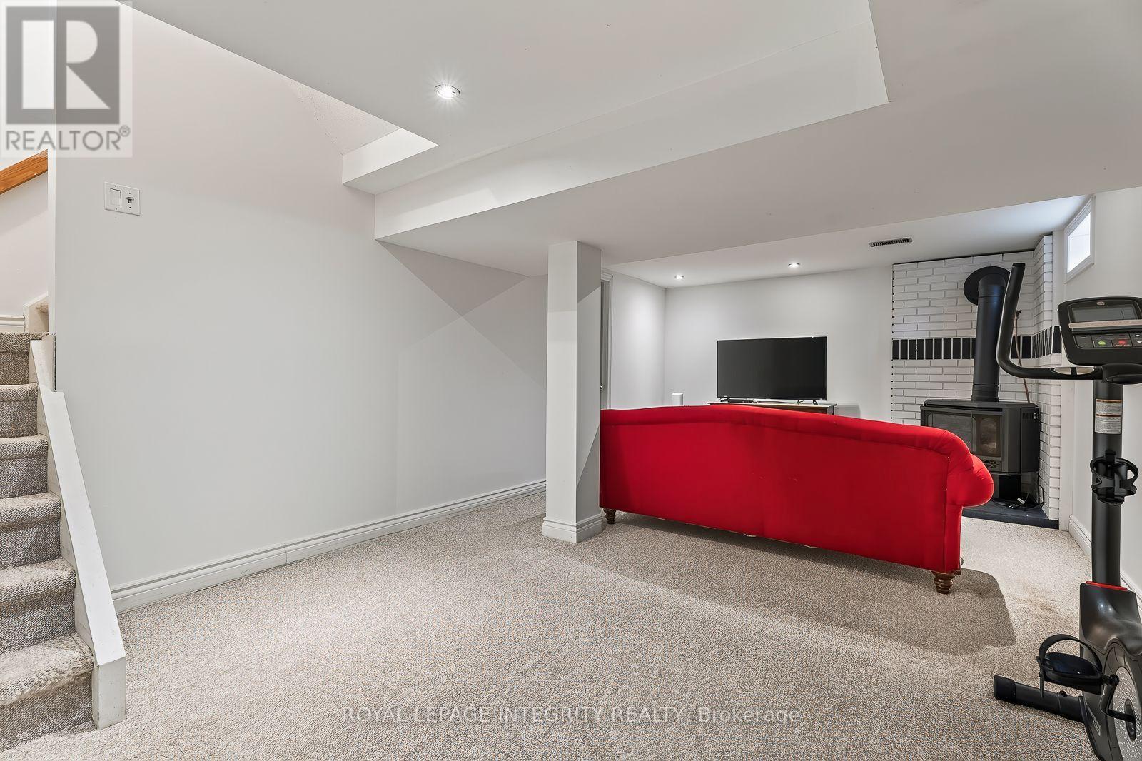30 Sumner Street Property Photo 37