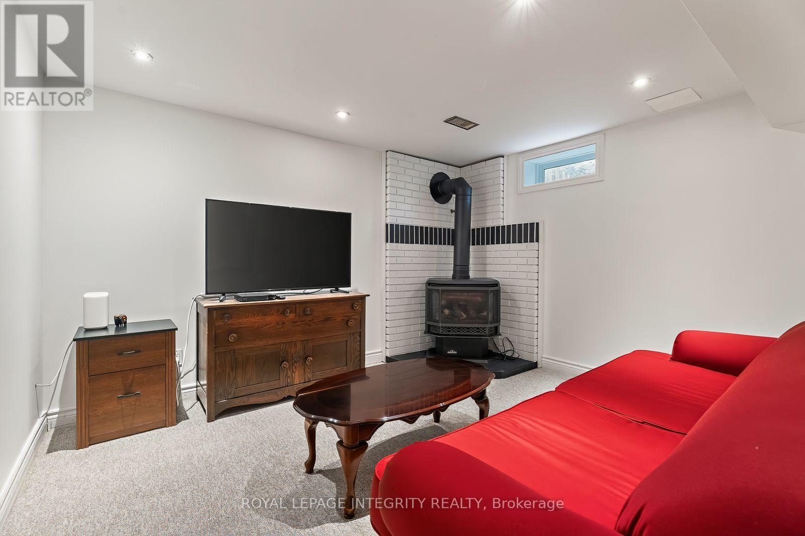 30 Sumner Street Property Photo 38