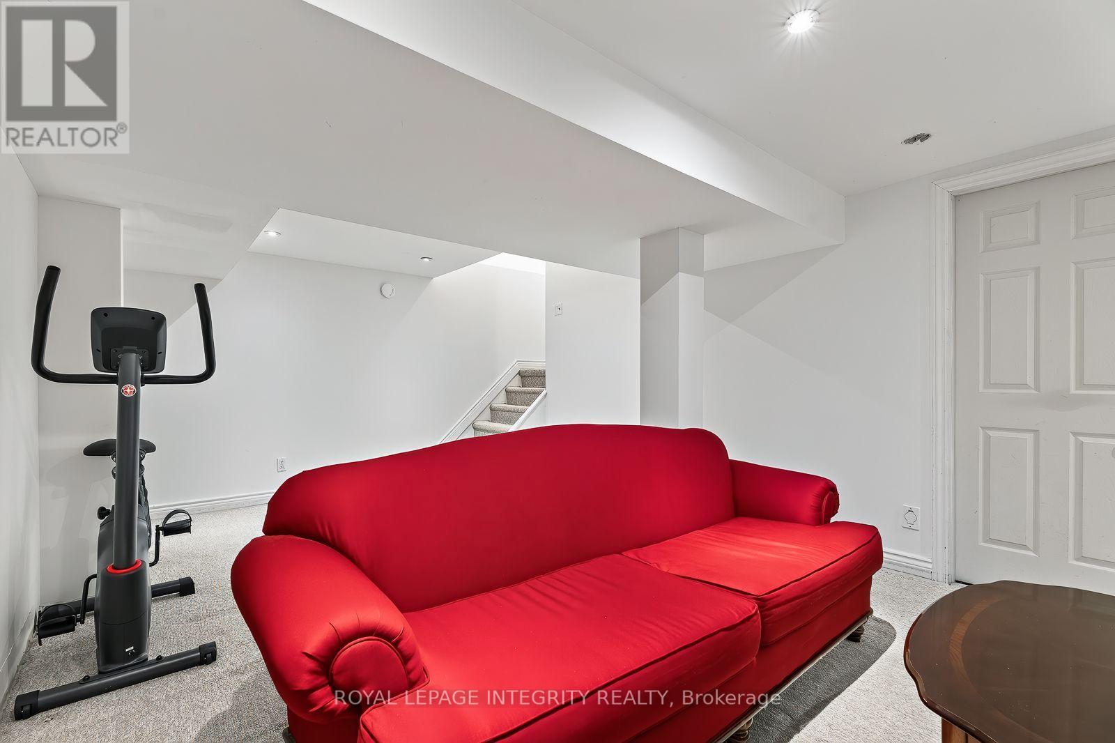 30 Sumner Street Property Photo 40