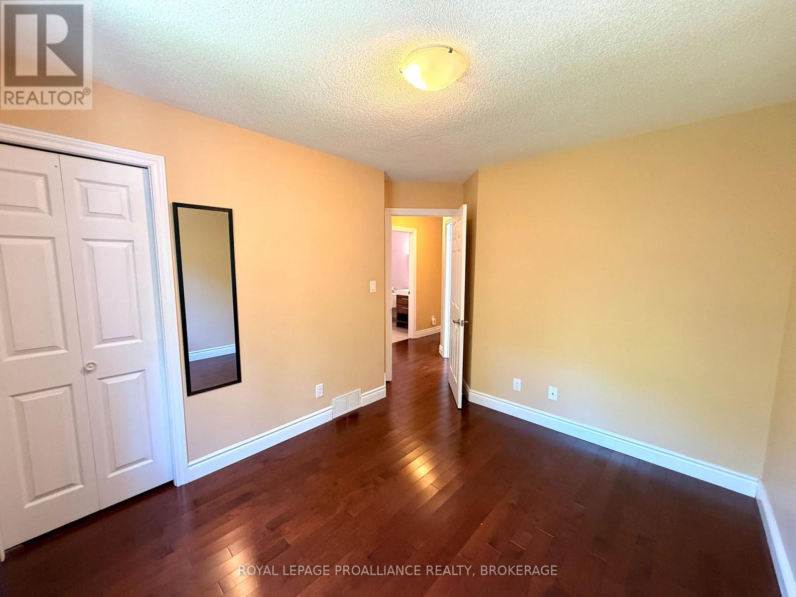 614 Barnsley Crescent Property Photo 16