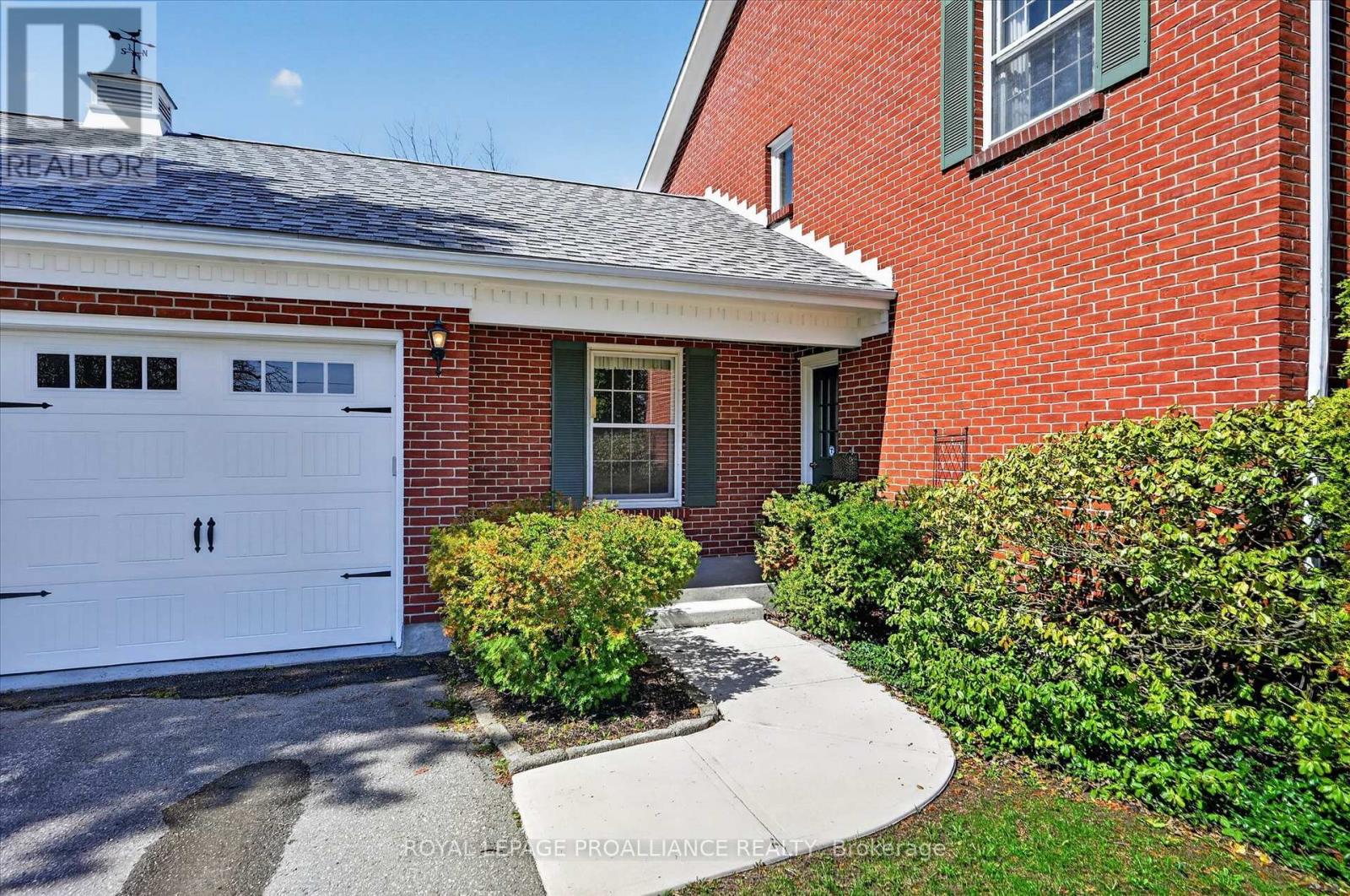 1285 Brealey Drive Property Photo 4