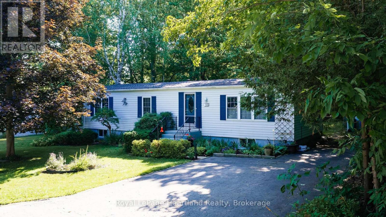 16 Huron Lane Property Photo 1