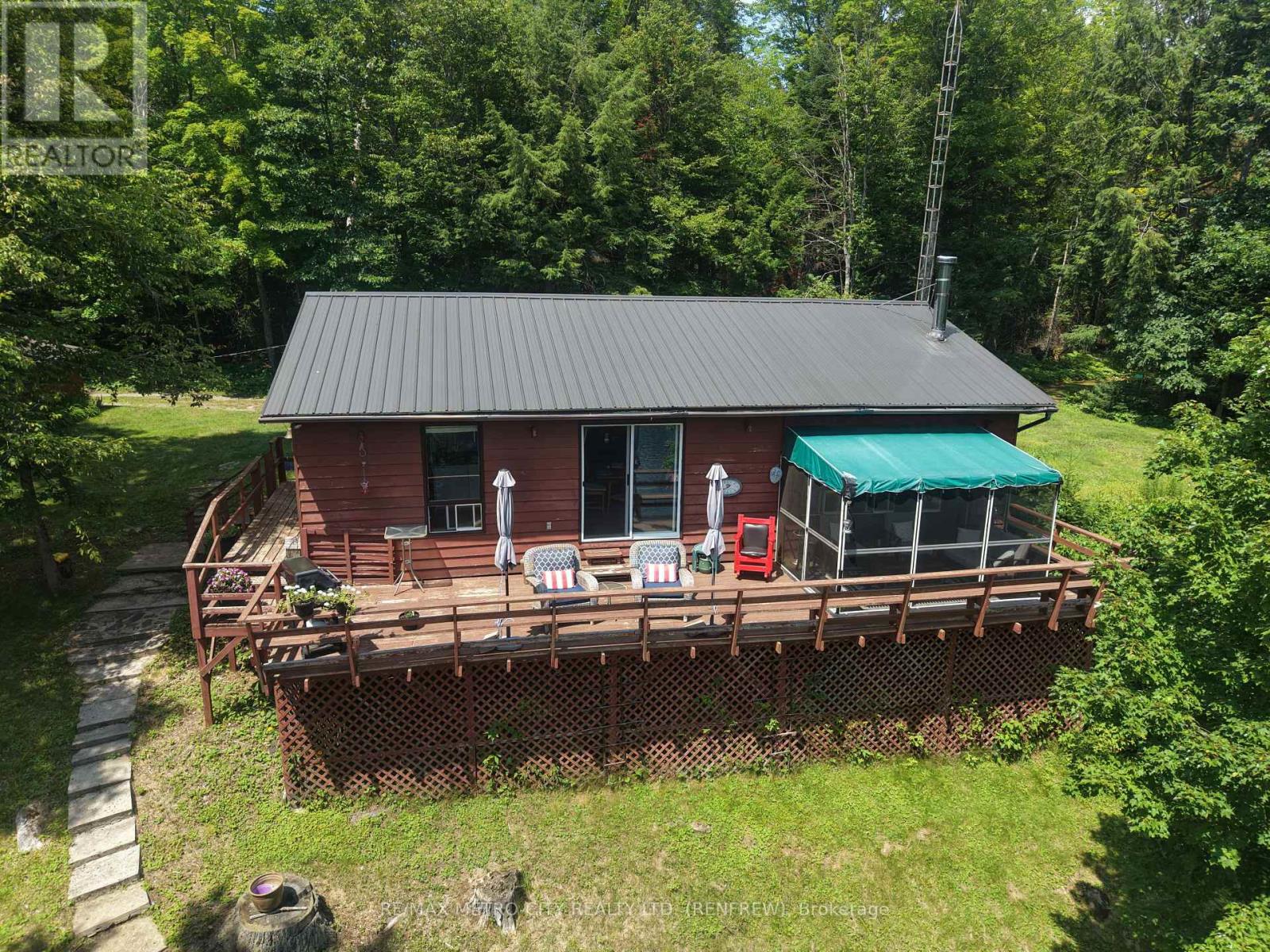 2667 Handford Lane Property Photo 3