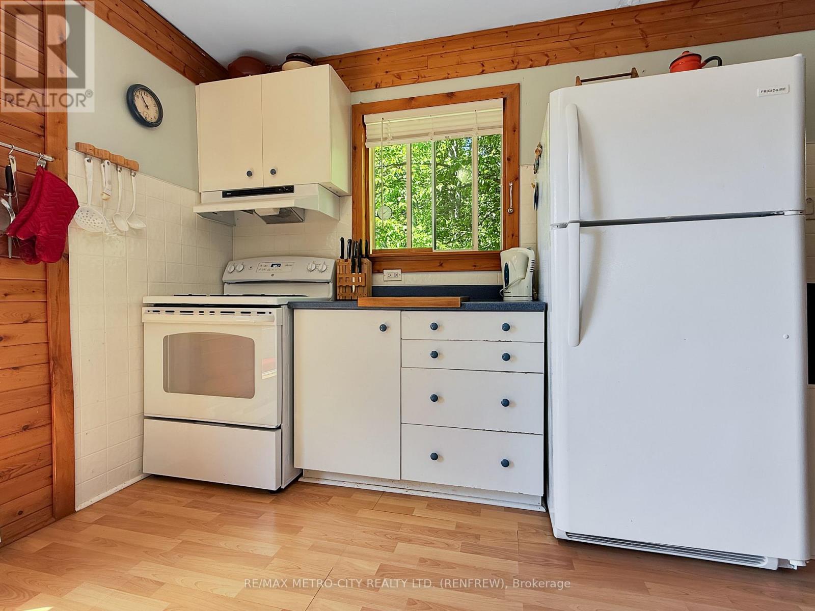 2667 Handford Lane Property Photo 8
