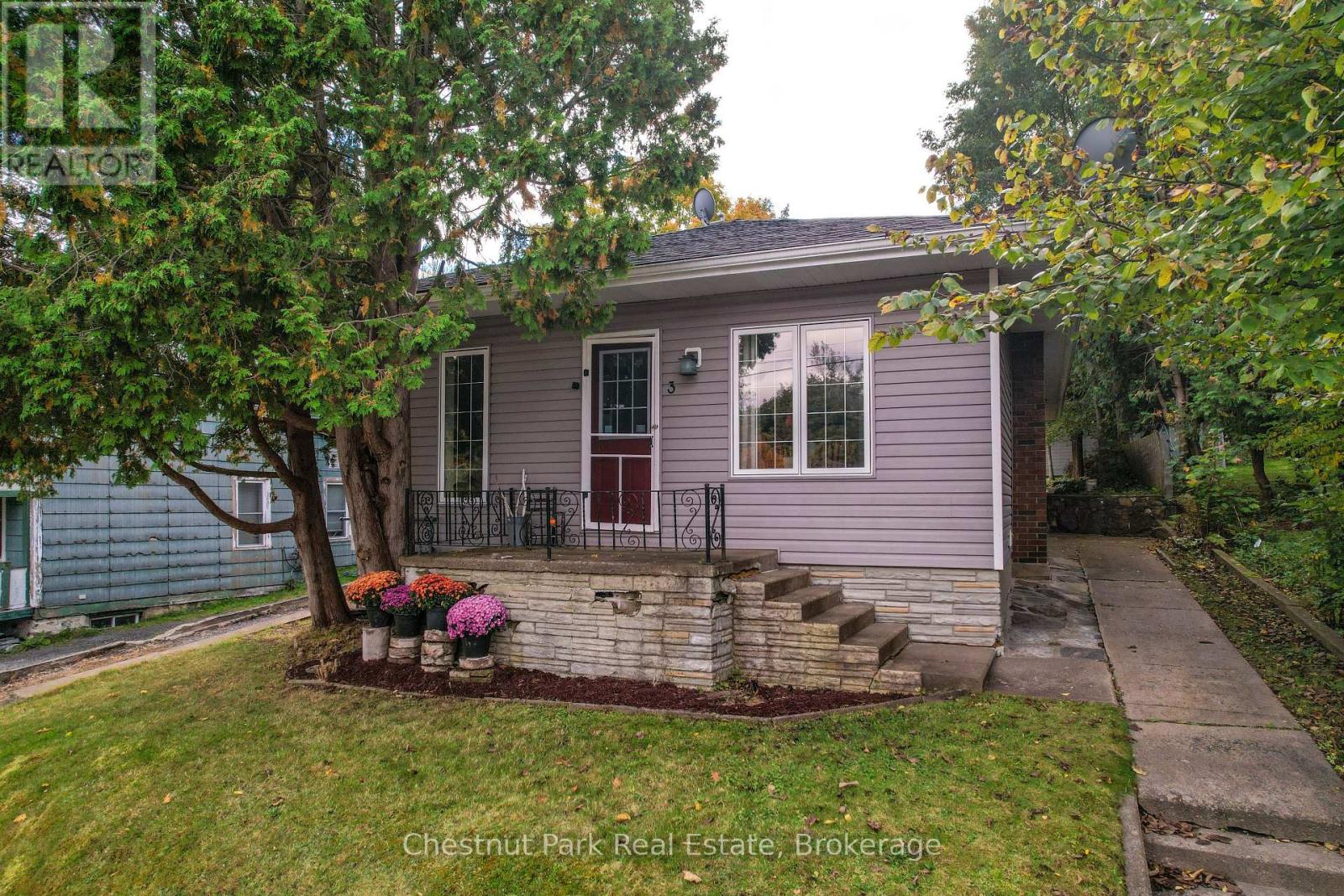 3 CORA STREET E Property Photo 1