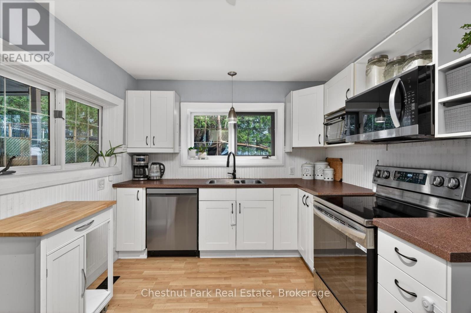 3 Cora Street E Property Photo 2