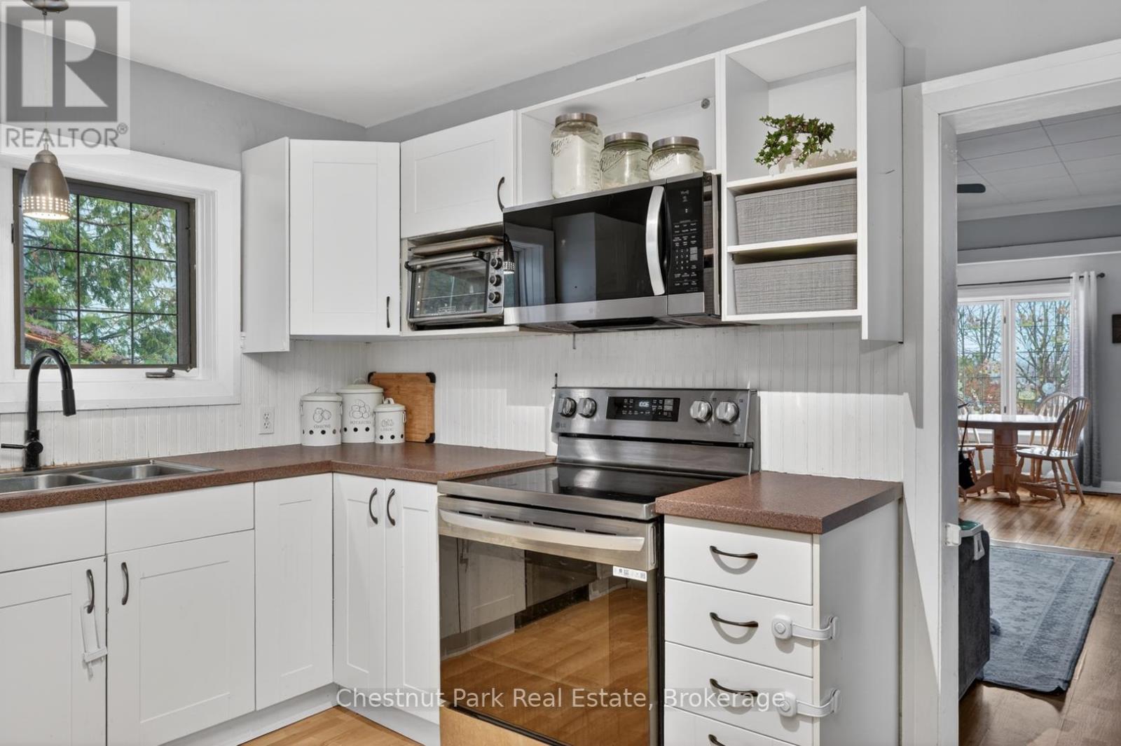 3 Cora Street E Property Photo 6
