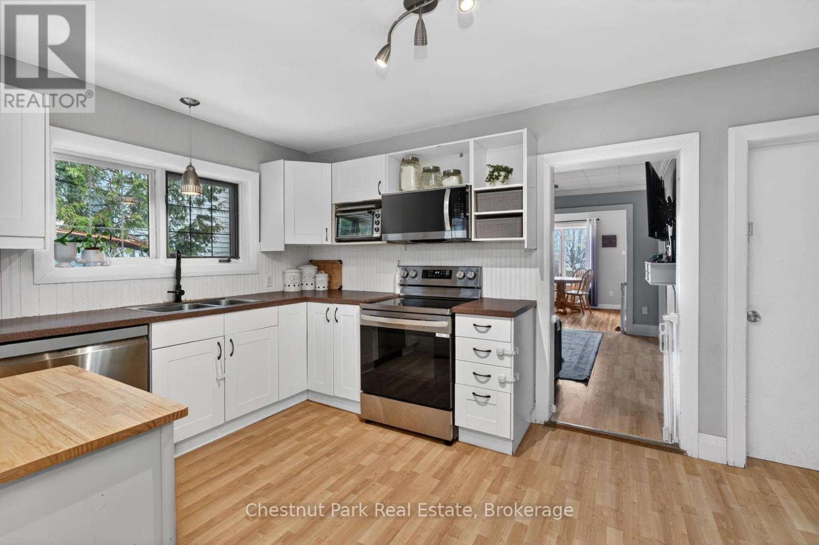 3 Cora Street E Property Photo 7