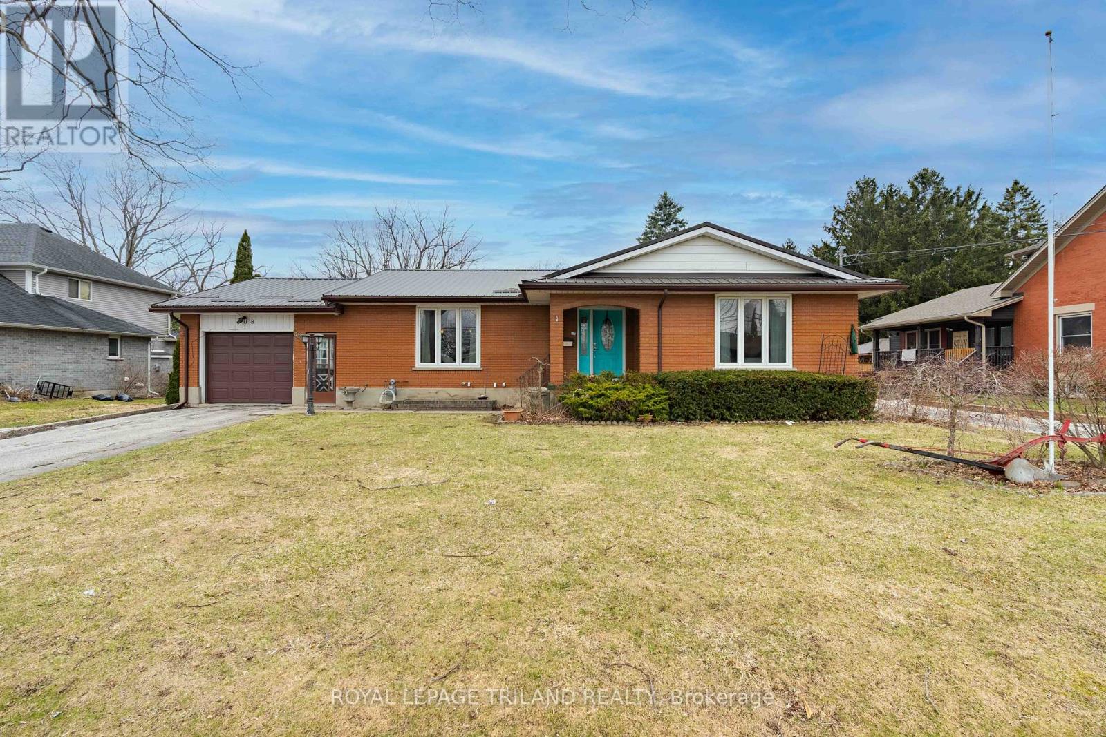 308 John Street S Property Photo 5