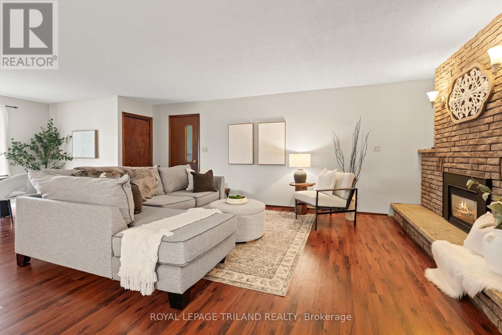 308 John Street S Property Photo 12