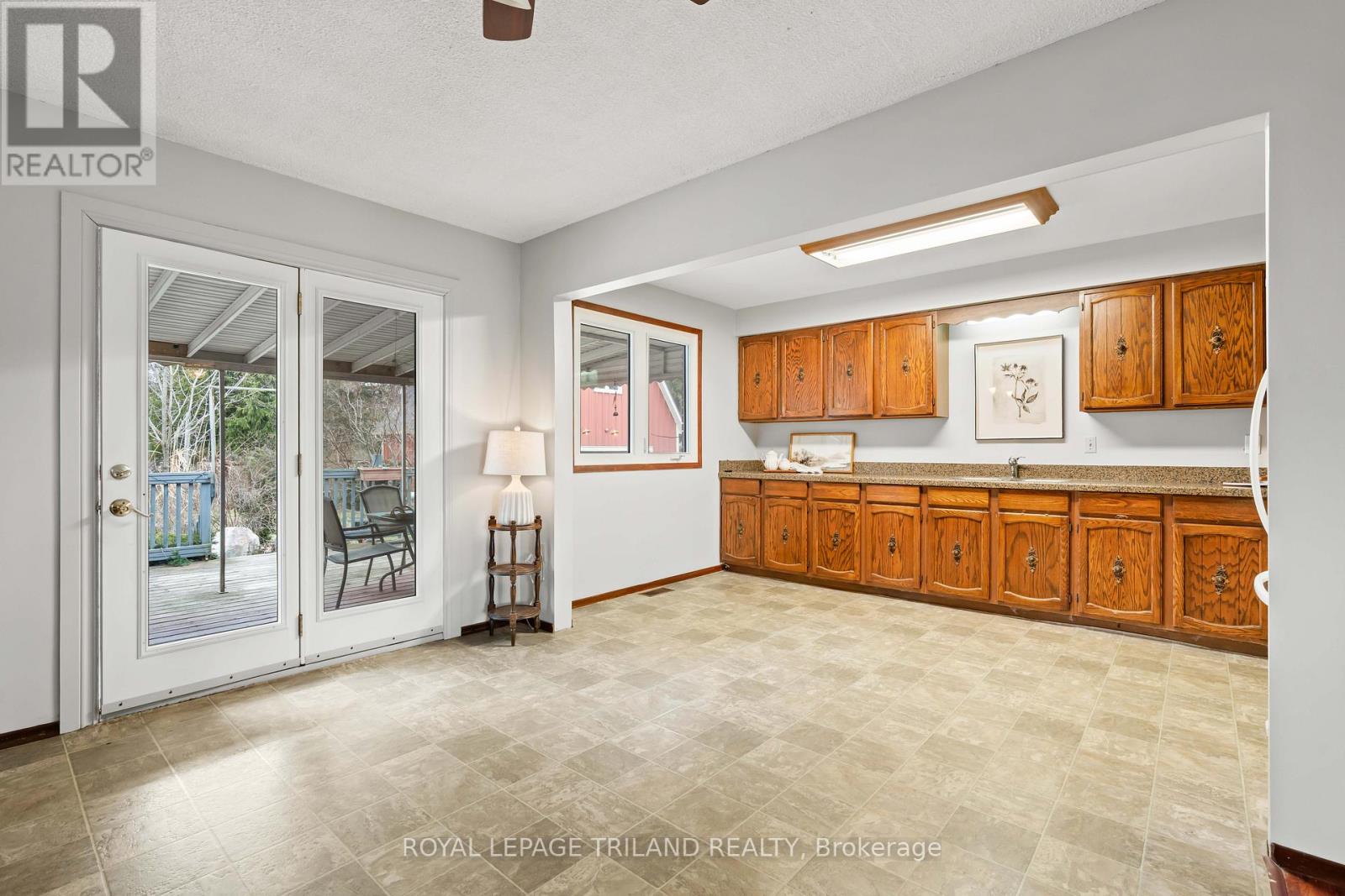 308 John Street S Property Photo 15