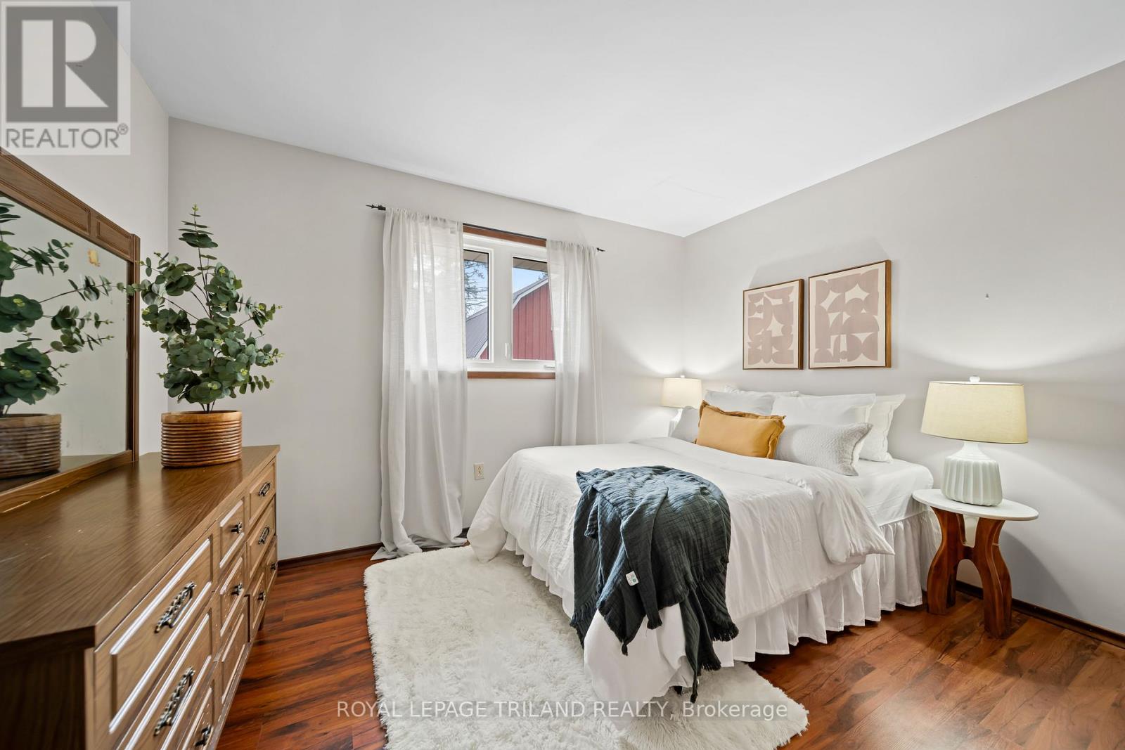 308 John Street S Property Photo 21