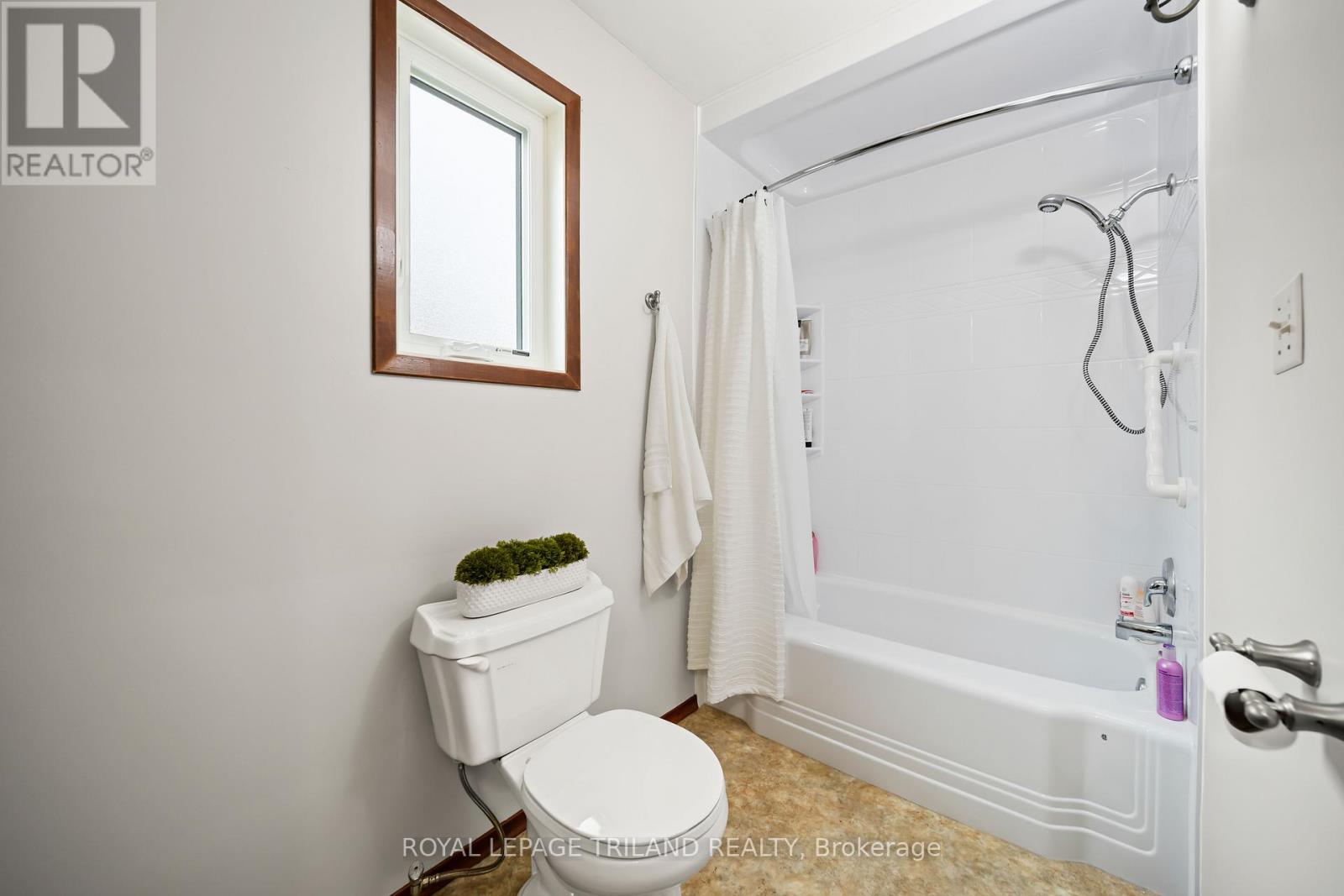 308 John Street S Property Photo 23