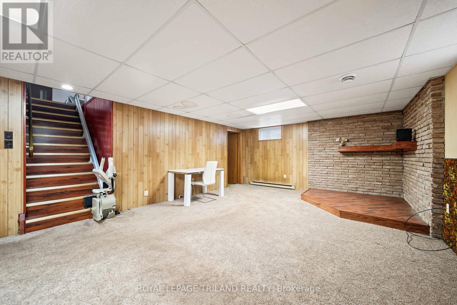308 John Street S Property Photo 27