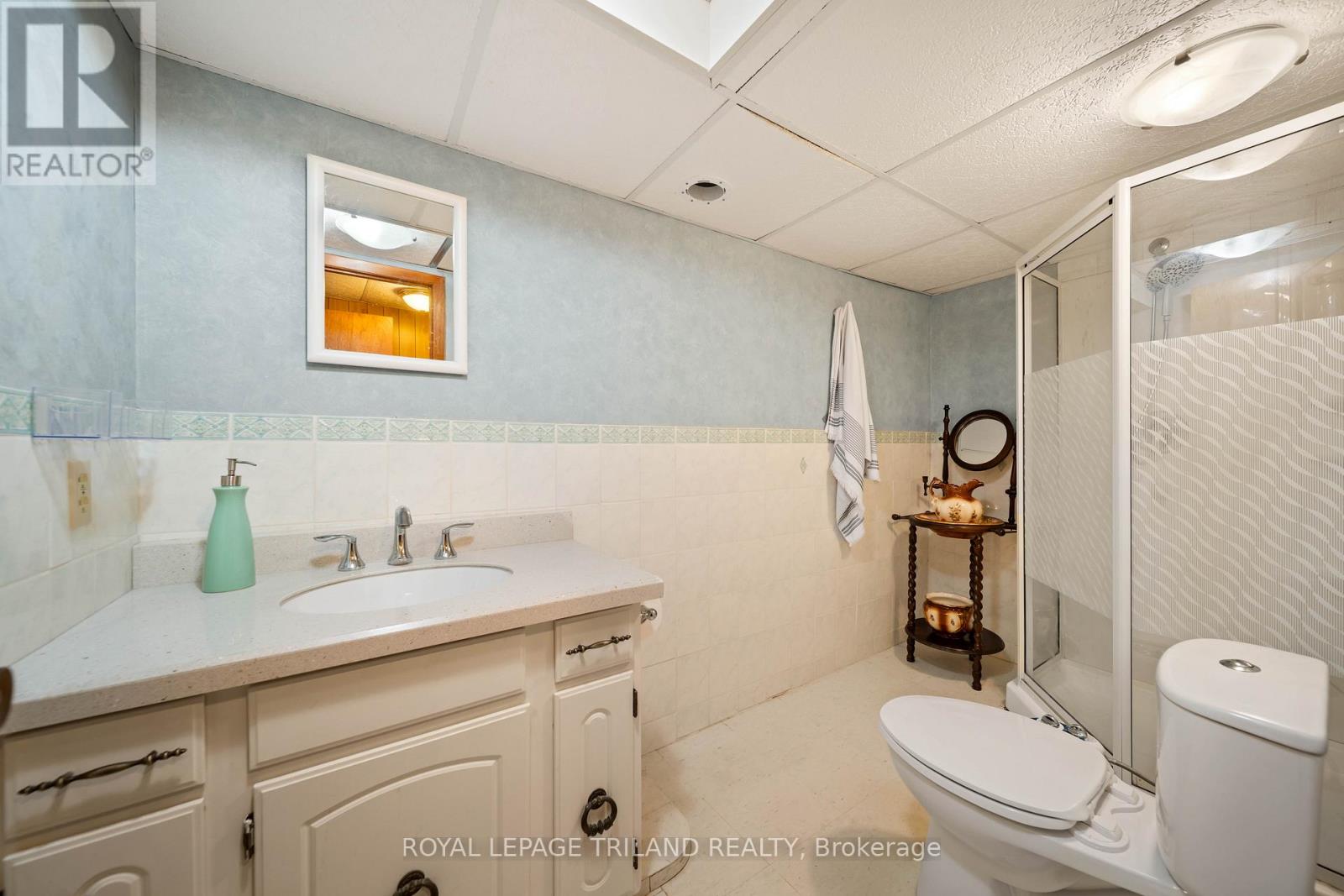 308 John Street S Property Photo 30