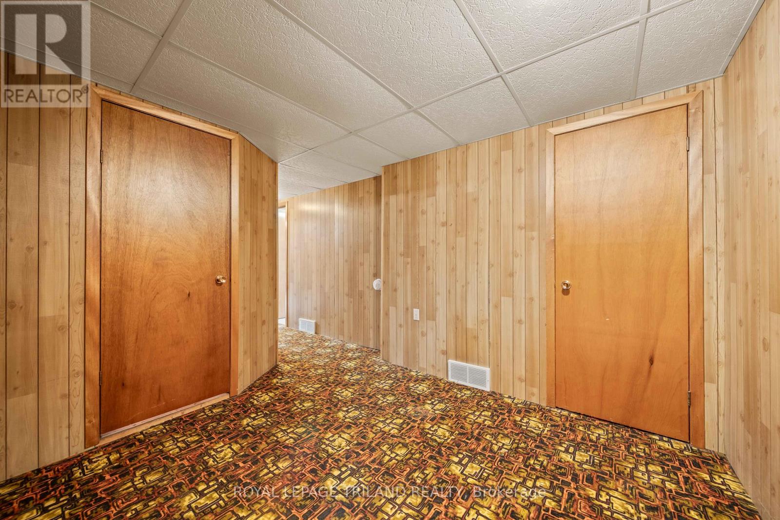 308 John Street S Property Photo 31
