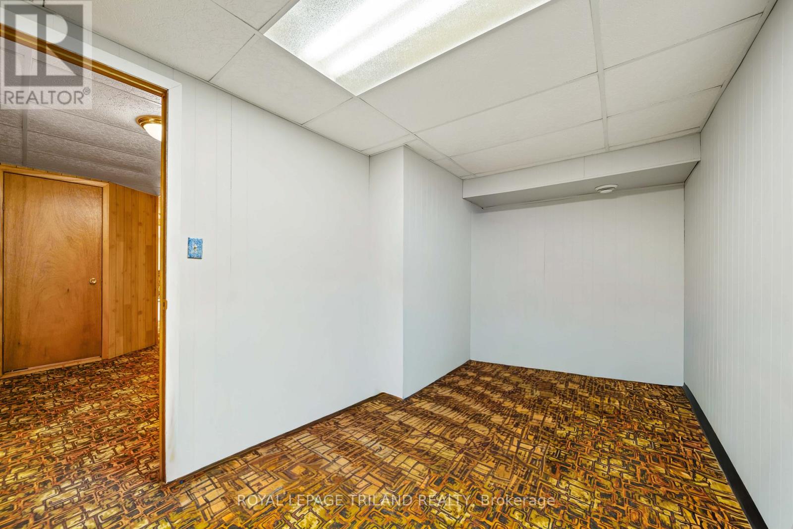 308 John Street S Property Photo 32