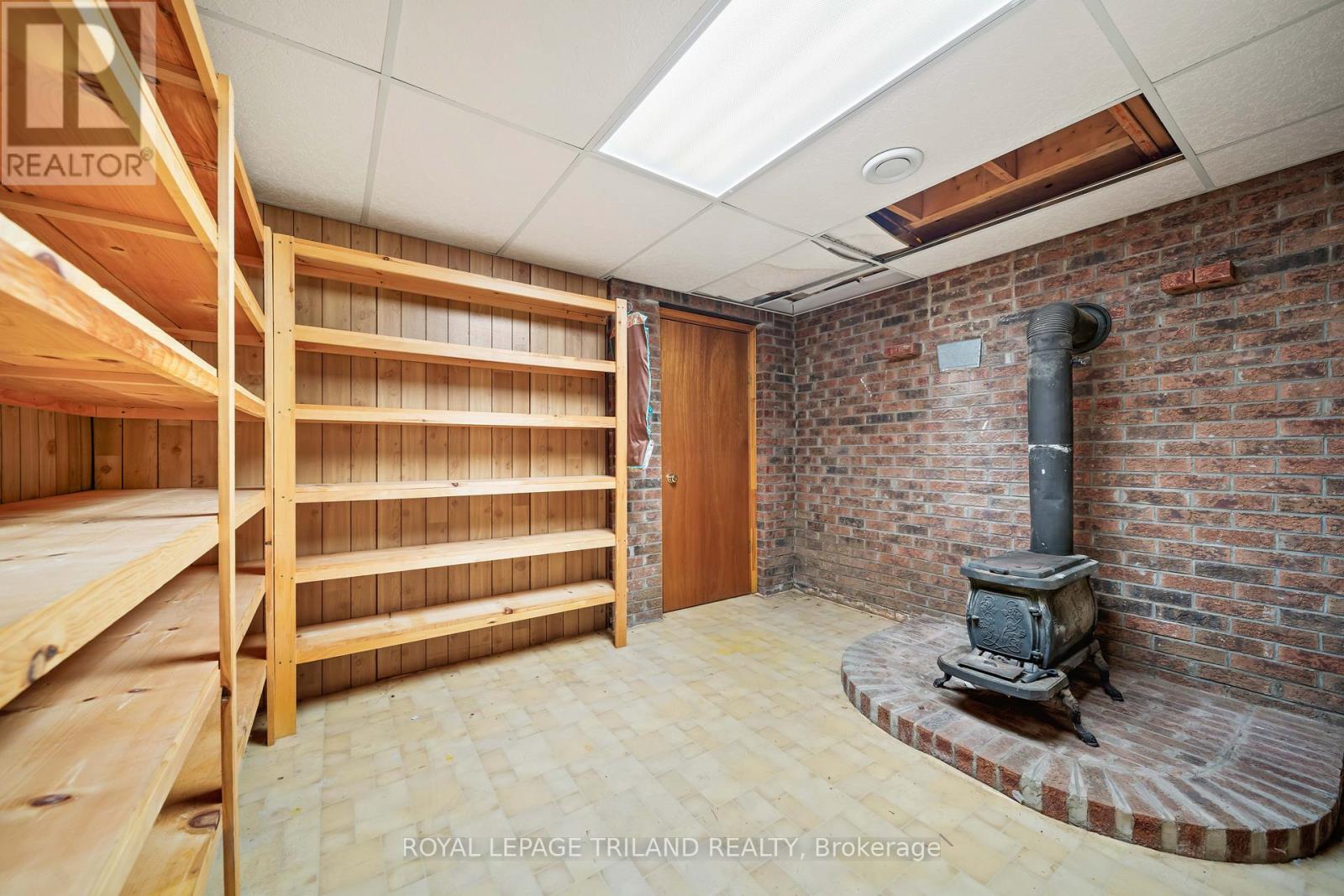 308 John Street S Property Photo 33