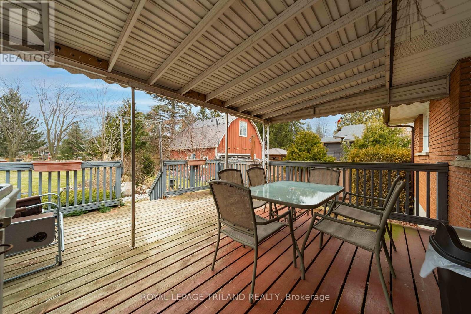 308 John Street S Property Photo 37