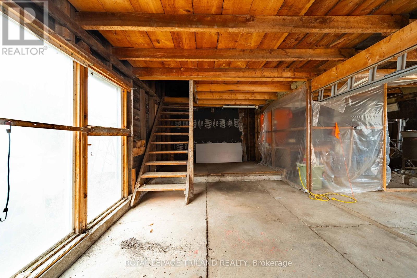 308 John Street S Property Photo 41