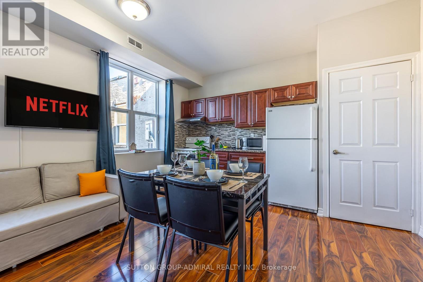 4497 Queen Street Property Photo 2