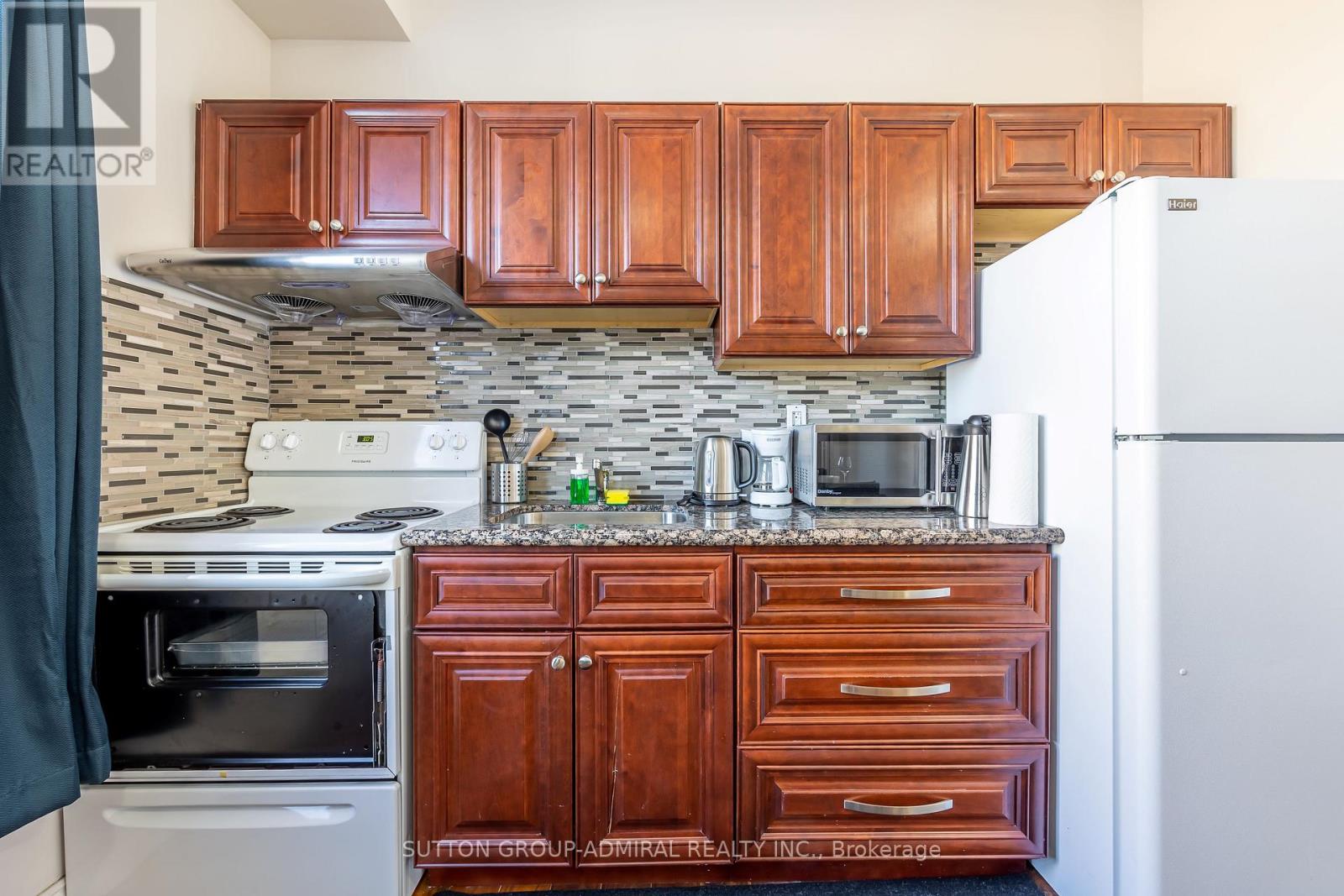 4497 Queen Street Property Photo 4