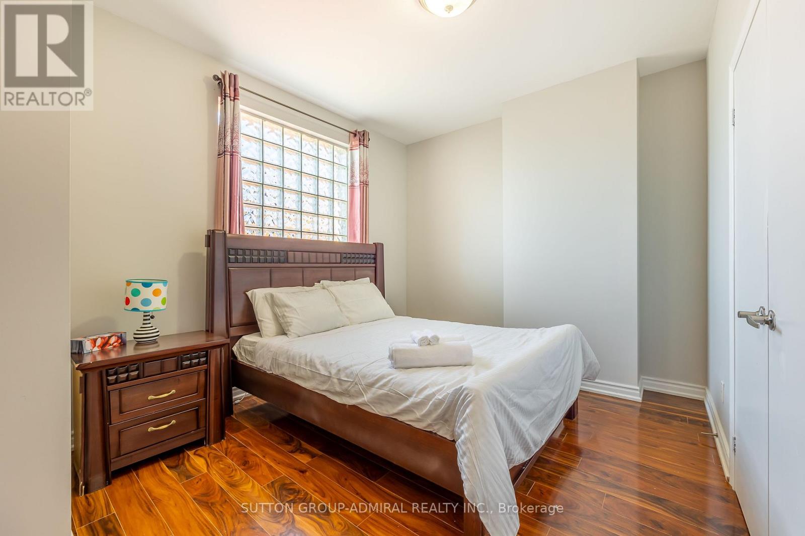 4497 Queen Street Property Photo 7