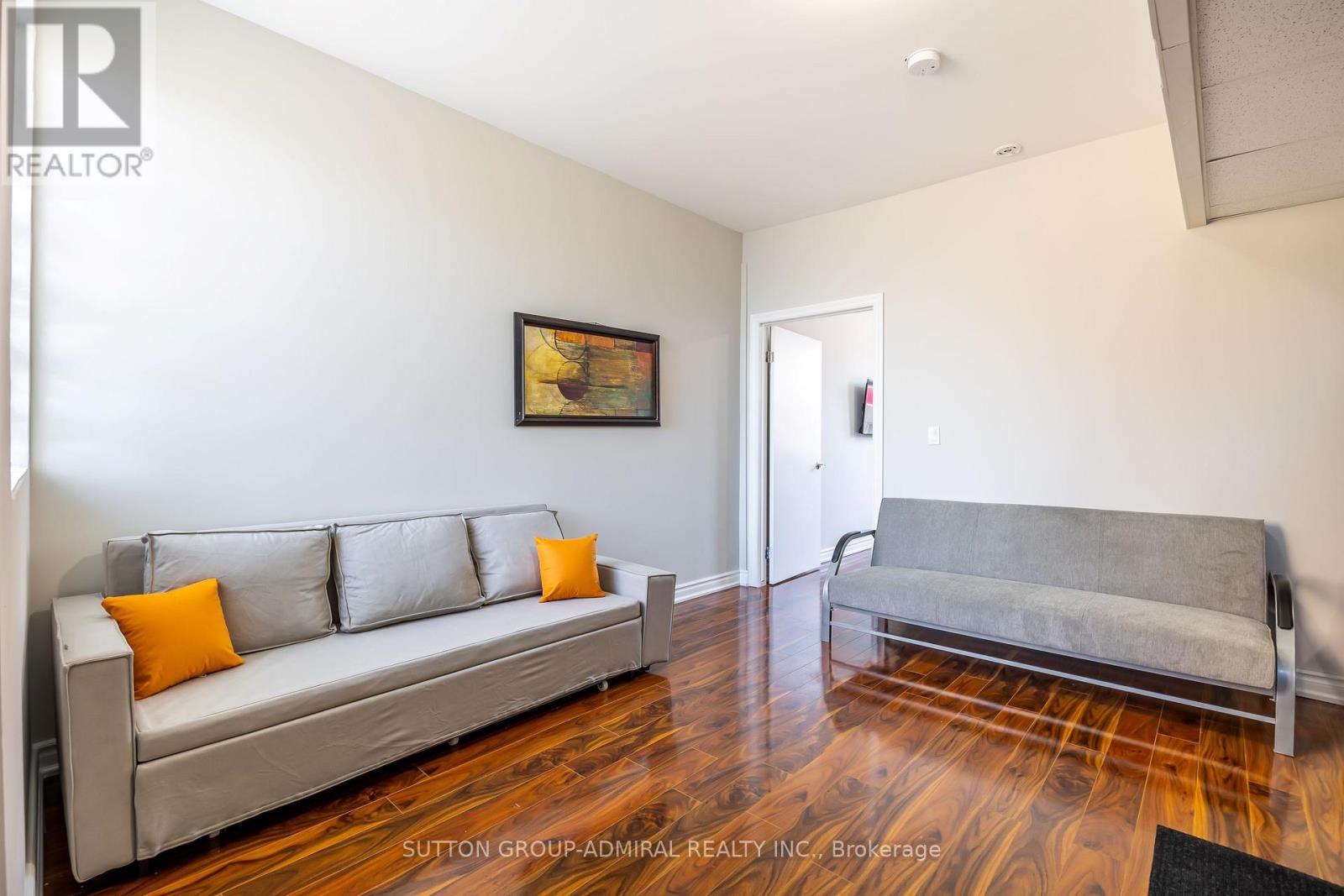 4497 Queen Street Property Photo 9