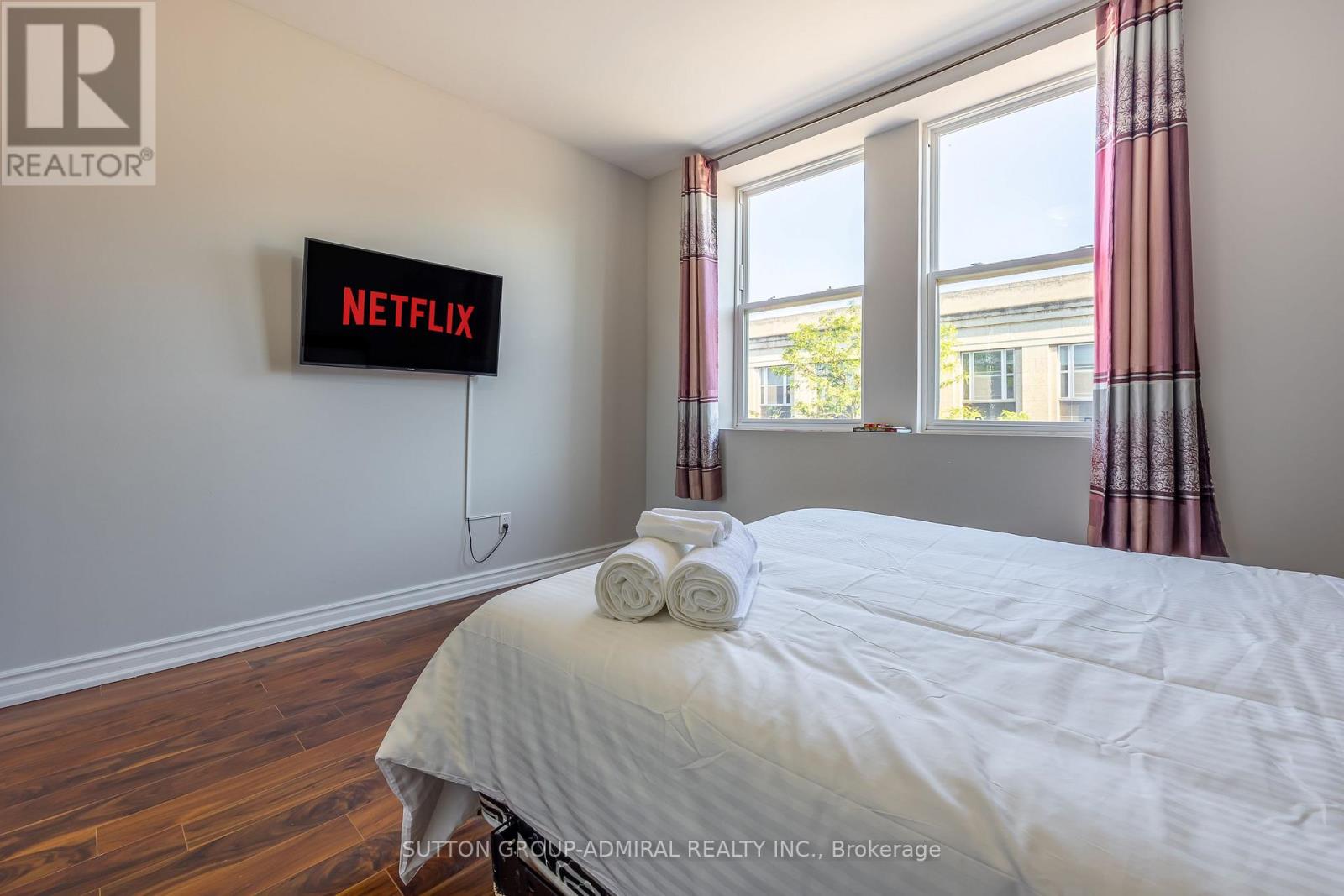 4497 Queen Street Property Photo 13