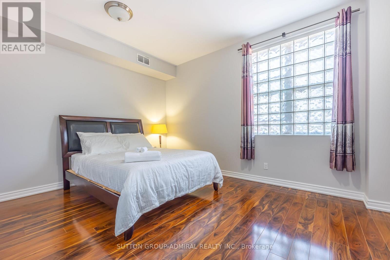 4497 Queen Street Property Photo 26