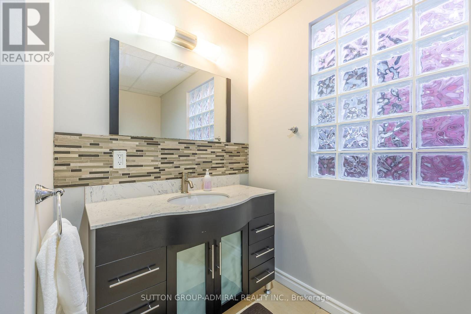 4497 Queen Street Property Photo 29