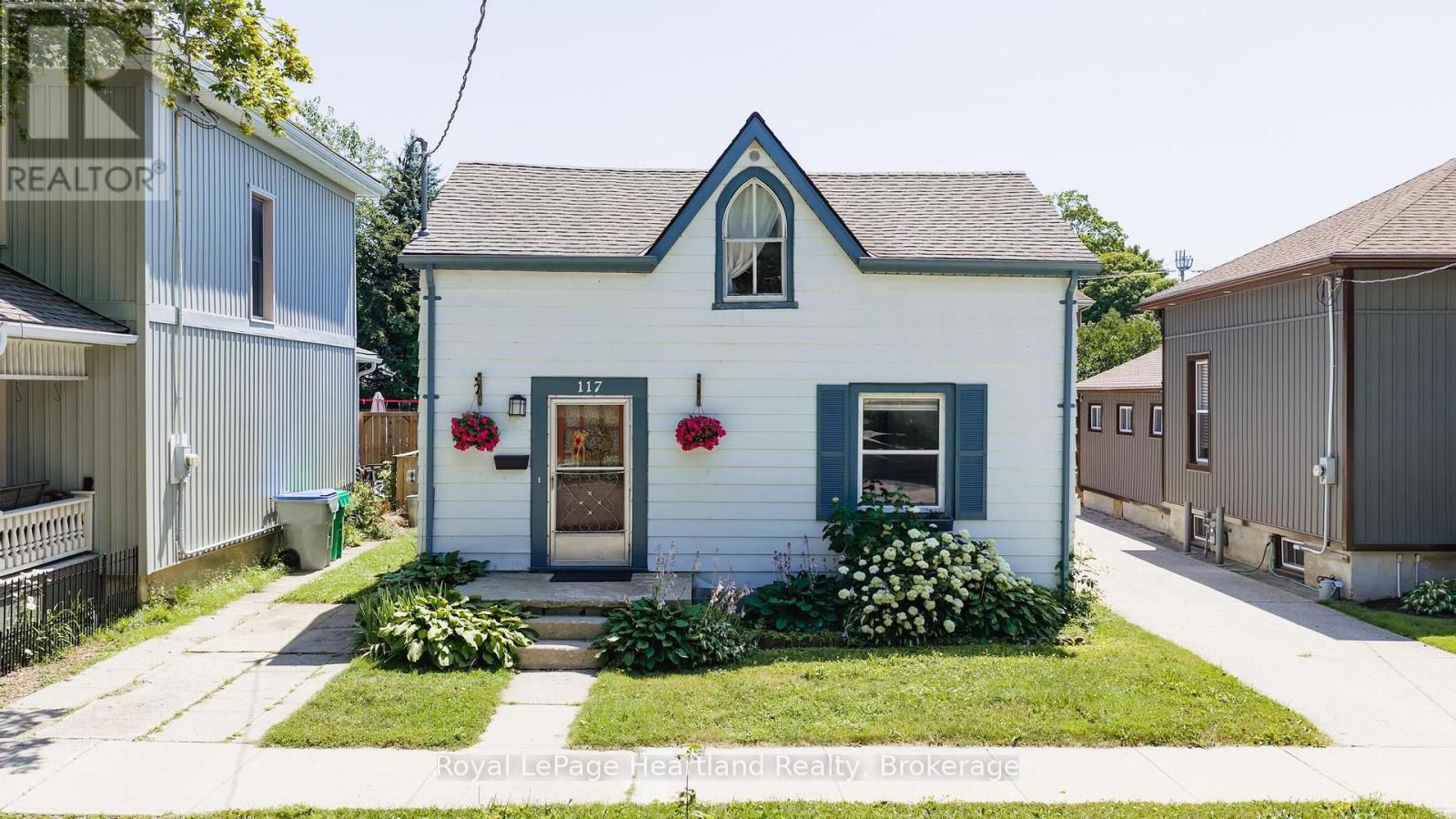 117 QUEBEC STREET Property Photo 1