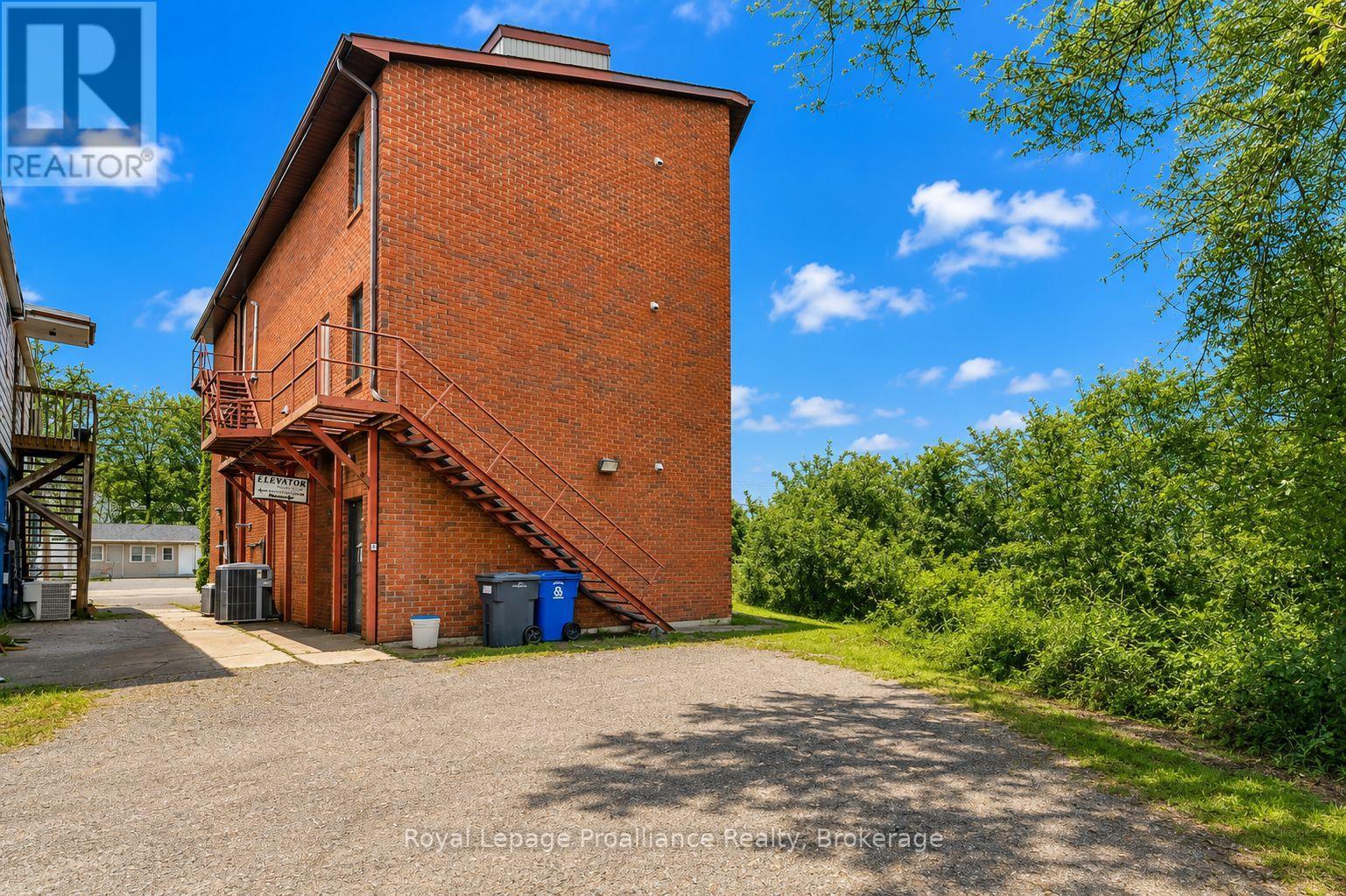 108 Russel Street Property Photo 9