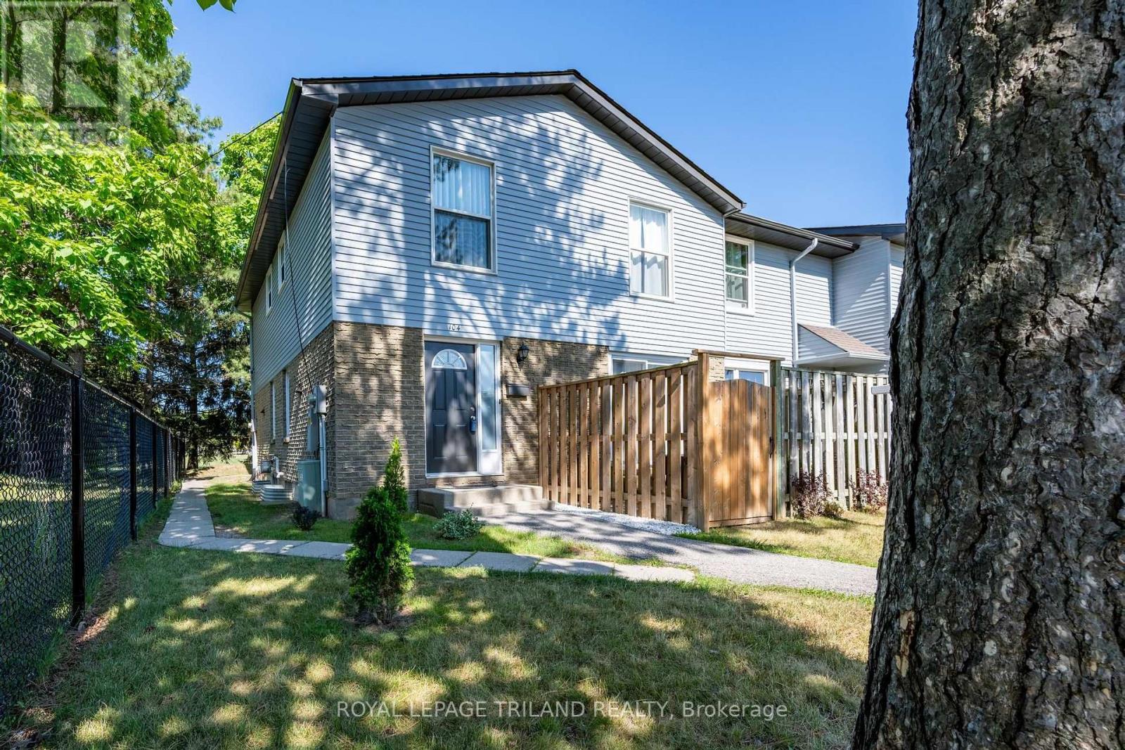 104 - 70 Fiddlers Green Road Property Photo 2