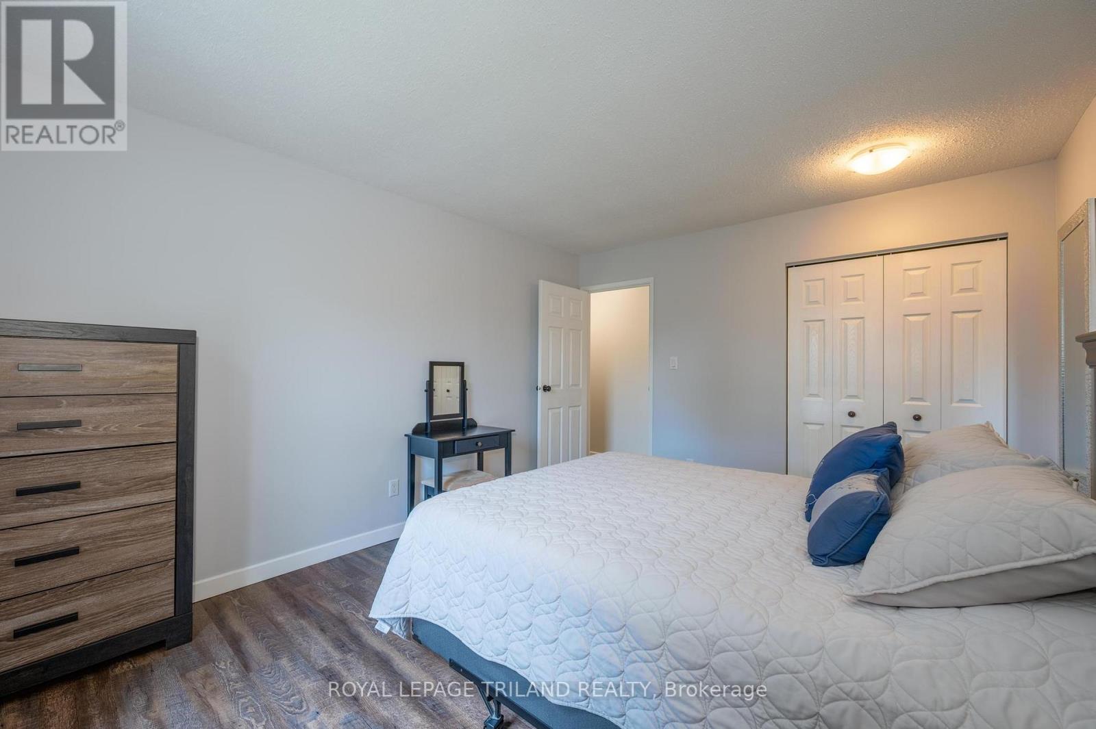 104 - 70 Fiddlers Green Road Property Photo 10