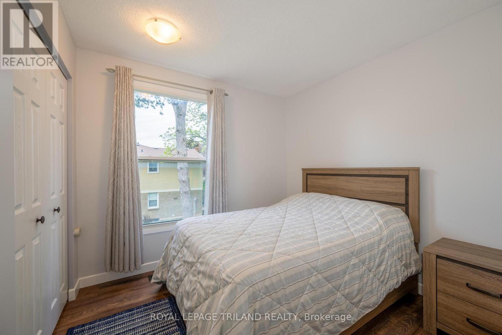 104 - 70 Fiddlers Green Road Property Photo 11