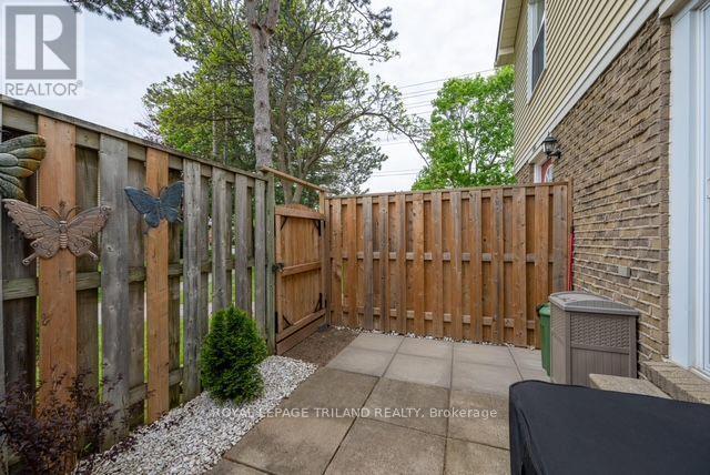 104 - 70 Fiddlers Green Road Property Photo 16