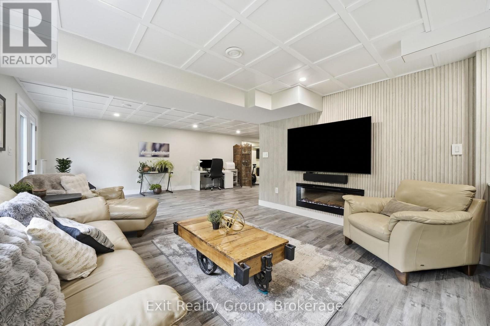 16 Newpierce Drive Property Photo 37