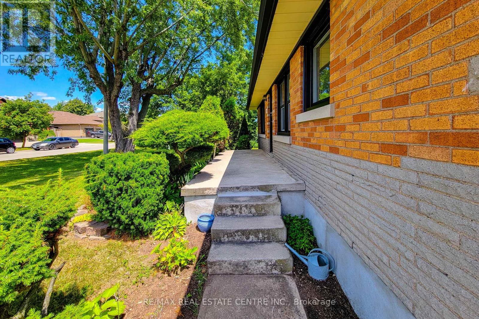 220 Winona Road Property Photo 7