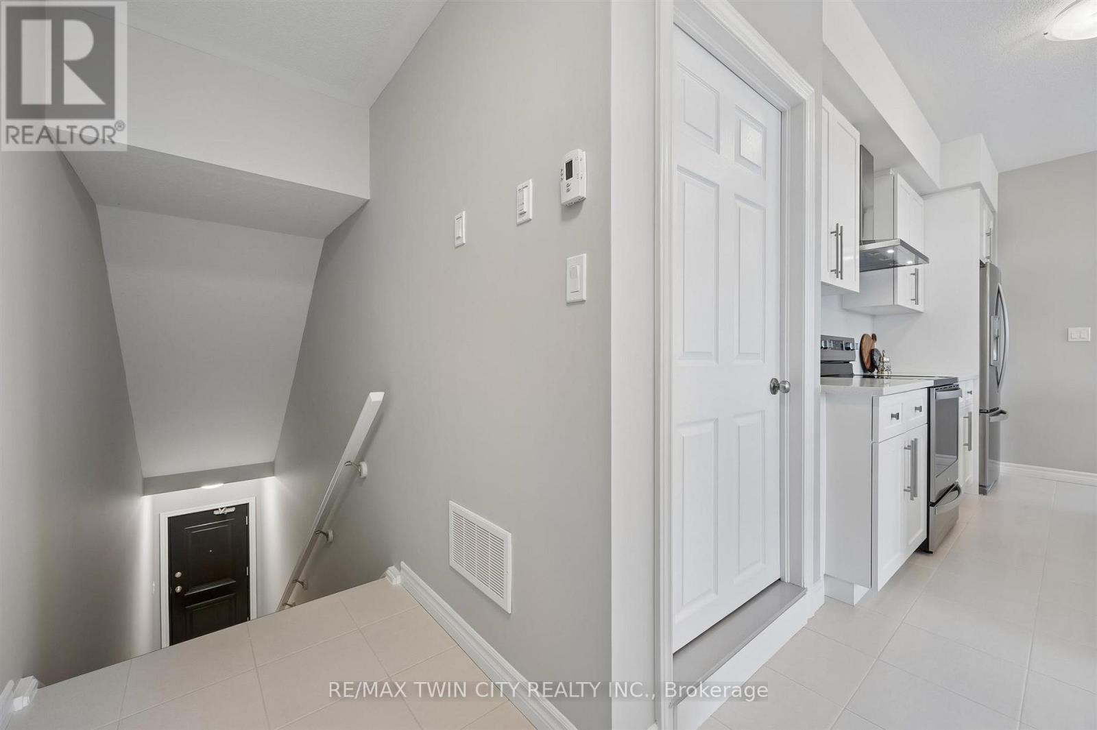 8 Oat Lane Property Photo 4