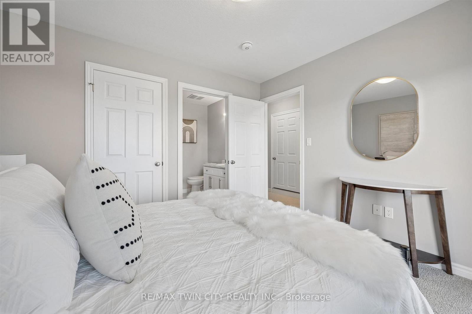8 Oat Lane Property Photo 27