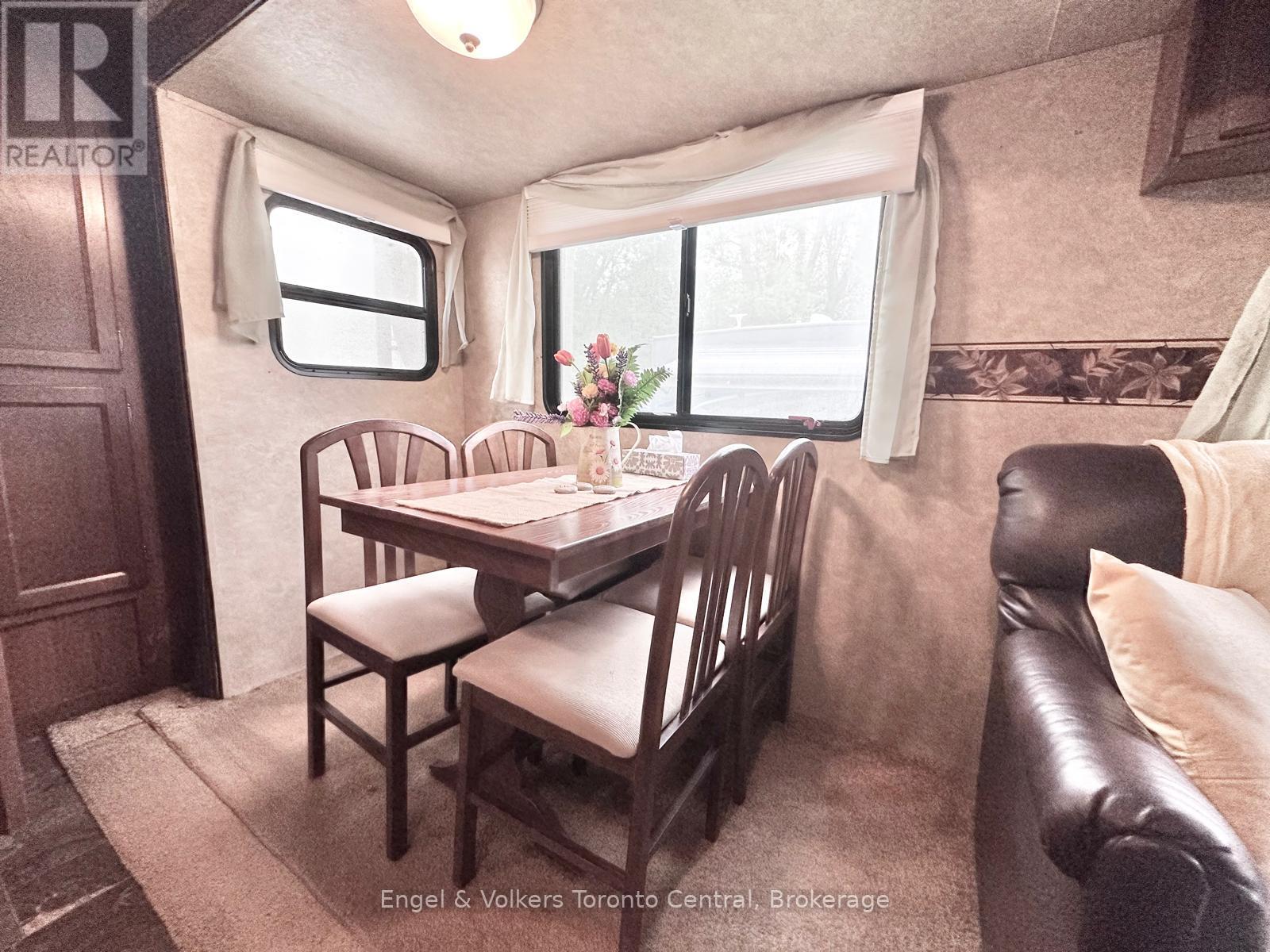 S4 - 7489 Sideroad 5 E Property Photo 4