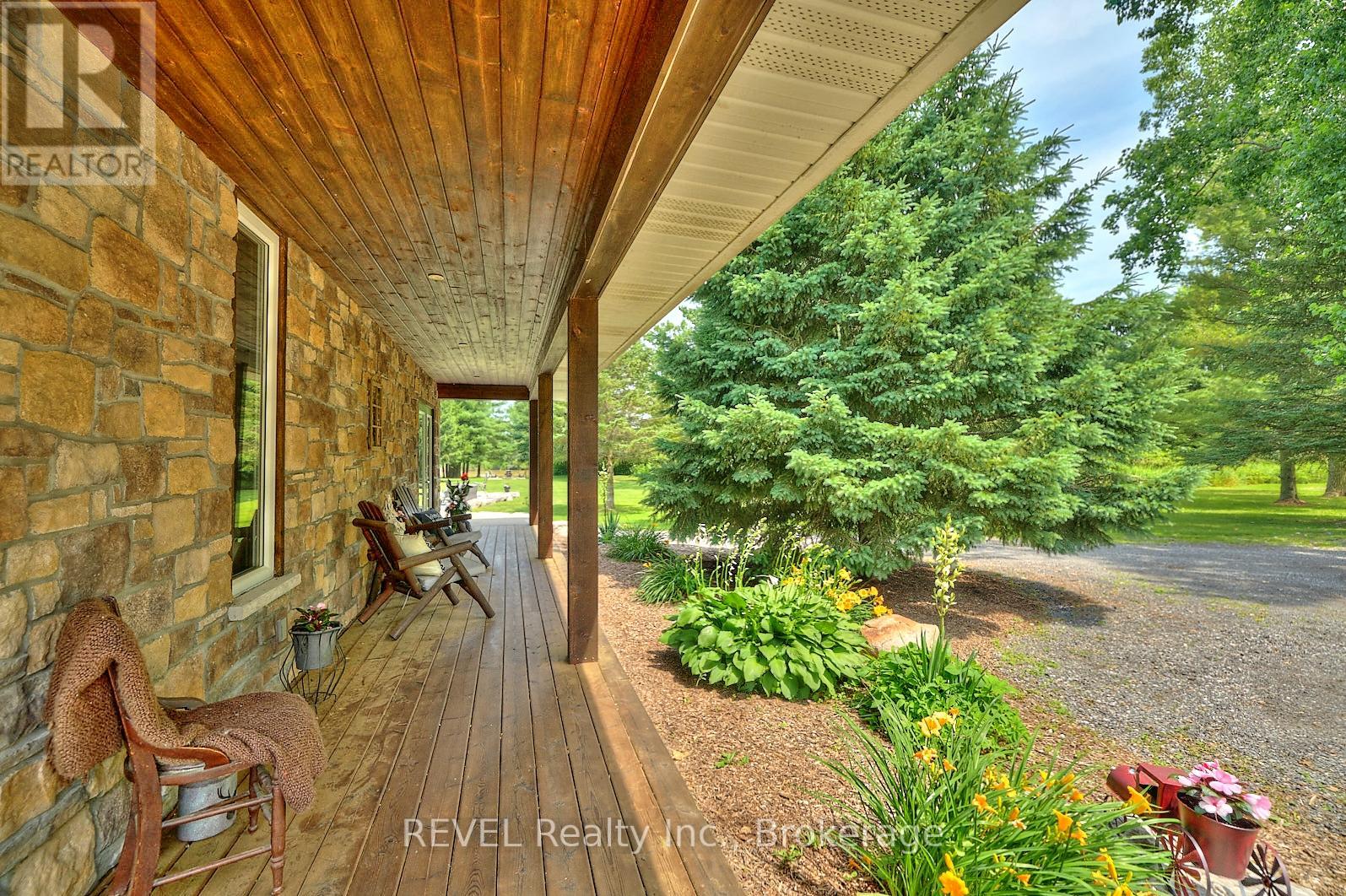 9695 Grassy Brook Road Property Photo 11