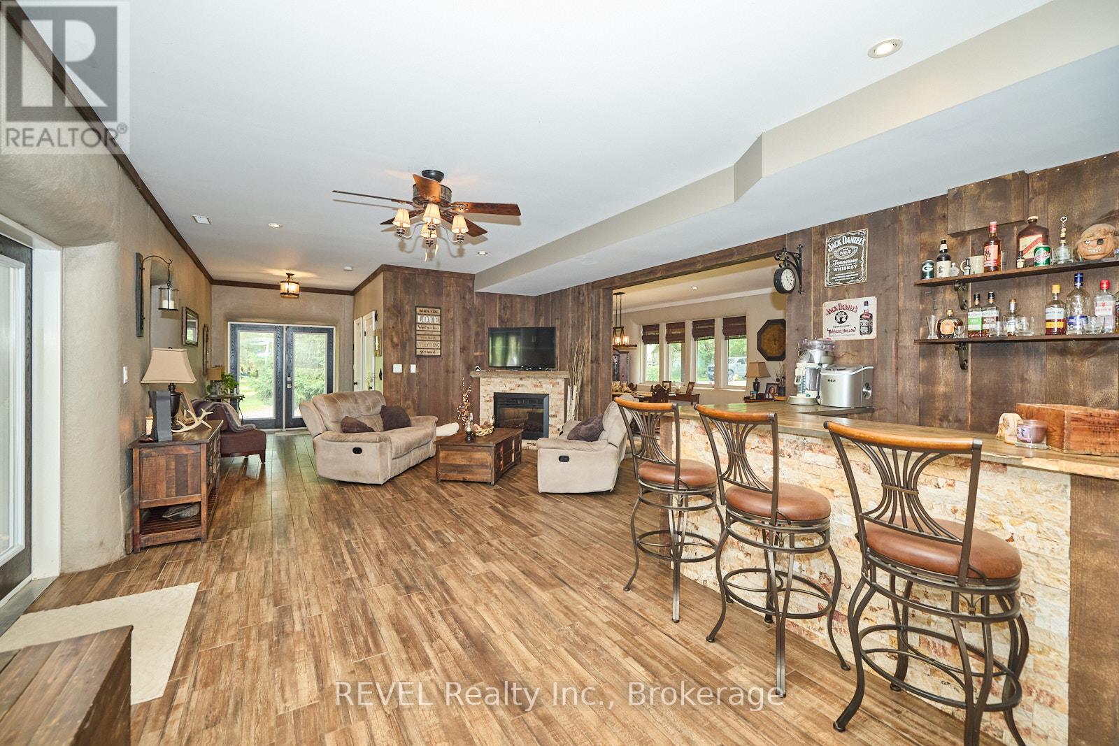 9695 Grassy Brook Road Property Photo 13